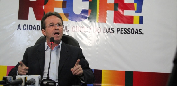 O atual prefeito do Recife, João da Costa (PT), afirmou que se fosse candidato, situação do partido seria diferente no Recife. Humberto Costa, candidato do PT, aparece em terceiro lugar nas pesquisas