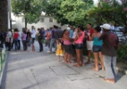 Eleitores fazem fila para regularizar título de eleitor em Recife - Priscilla Buhr - 09 abr.2012/JC Imagem