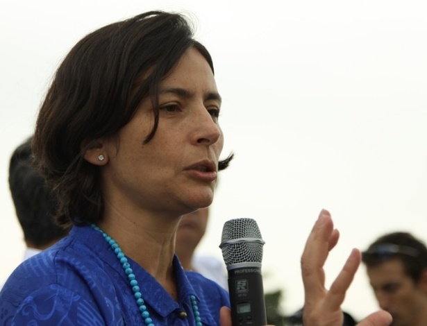 2.mai.2012 - A pré-candidata do PPS à Prefeitura de São Paulo, Soninha Francine, discursa durante a Marcha do Axé, em São Paulo