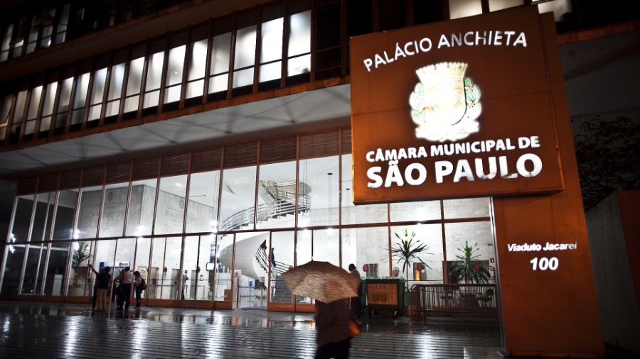 Fachada da Câmara Municipal de São Paulo; Entre os projetos polêmicos em debate na Casa estão o que permite que pais eduquem seus filhos em casa - Lucas Lima/UOL 