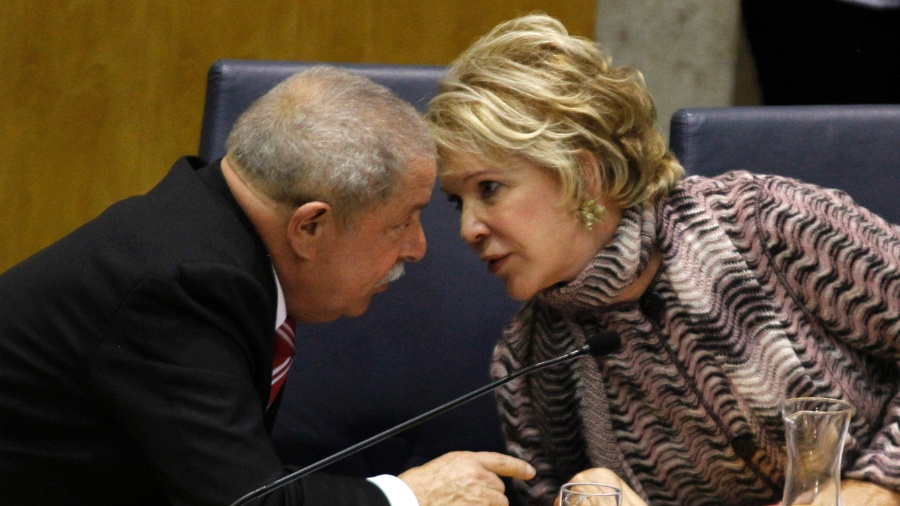 21 mai. 2012 - Ex-presidente Lula conversa com a então senadora Marta Suplicy - Ale Vianna - 21 mai. 2012/Brazil Photo Press/AE