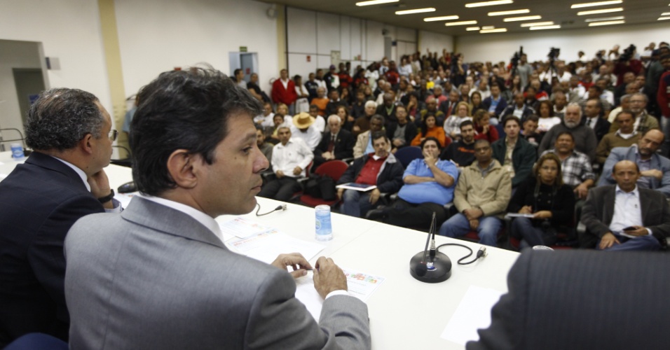 14.jun.2012 - Fernando Haddad (PT) participa de evento no sindicato dos Engenheiros, sobre políticas públicas para o Esporte