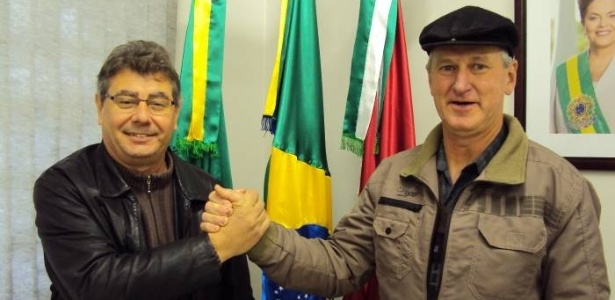 O prefeito de Westfália (RS), Sérgio Marasca (à esquerda), do PT, ao lado de seu vice, Otávio Landmeier (PMDB). A dupla é candidata à reeleição sem adversários