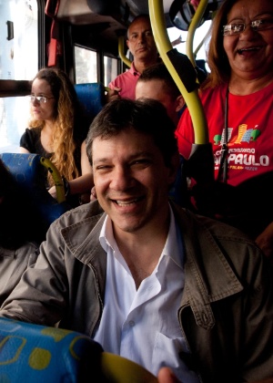 Haddad andou de ônibus durante sua candidatura à prefeitura de São Paulo 