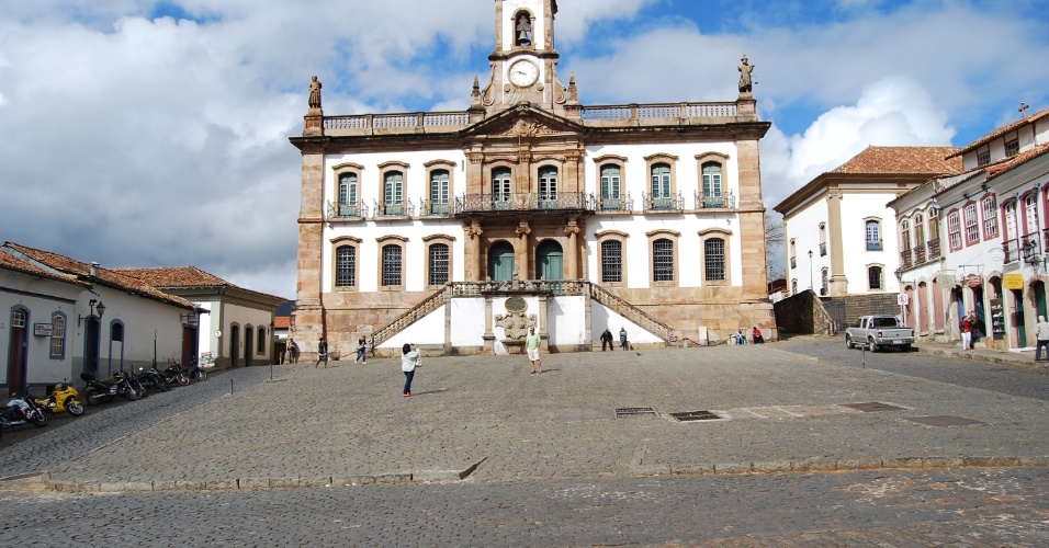 Praça em Ouro Preto, onde a cabeça de Tiradentes foi exposta, após sua morte. Ao fundo, o Museu da Inconfidência
