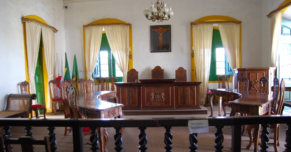 Sala da plenária da Câmara de Mariana mantém a mesma disposição desde o século XVIII. O local abrigava no andar de baixo a cadeia da cidade