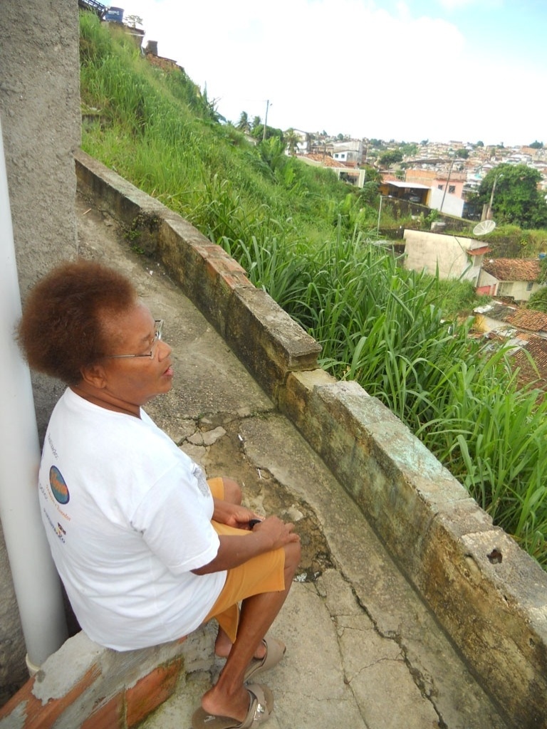 18.jul.2012 - Hilda da Silva, moradora do Alto do Resplendor, no bairro de Vasco da Gama, afirma que tem medo de morar na região e reclama da falta de ação da Prefeitura do Recife