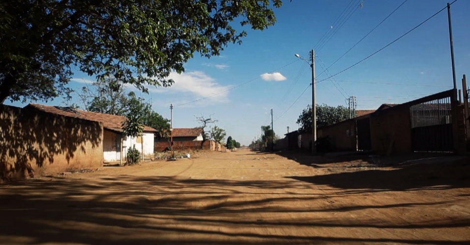 Alguns bairros de Aparecida de Goiânia, como esse, próximo ao setor Garavelo, não possuem pavimentação, água encanada ou rede de coleta de esgoto