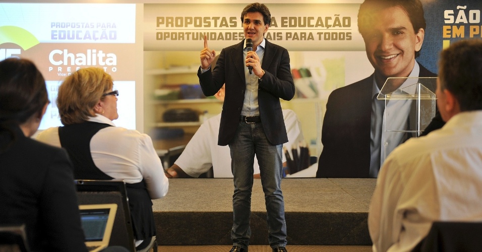 31.ago.2012 - O candidato do PMDB à Prefeitura de São Paulo, Gabriel Chalita, apresenta suas propostas para a educação em um hotel no centro da cidade