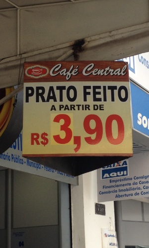 Placa de restaurante na região central de Goiânia (GO)