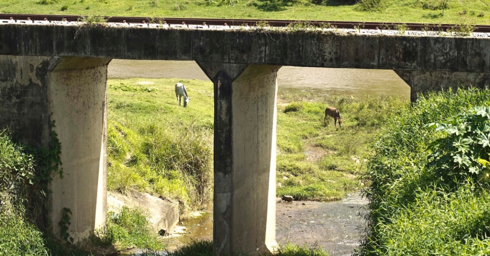 A ponte de linha férrea chegou a ser destruída pela águas do rio Mundaú na grande enchente de 2010