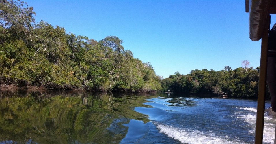 A viagem de barco até a aldeia Morená, do povo Kamaiurá, começa pelo rio Von der Stein, que mais tarde muda seu nome para rio Xingu 