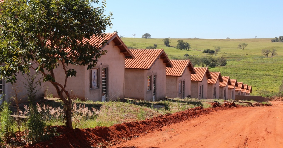 Casas da CDHU em construção em Borá (SP)