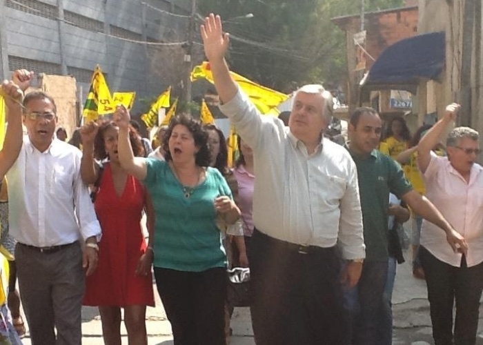 12.set.2012 - O candidato do PPL à Prefeitura de São Paulo, Miguel Manso, fez caminhada pela comunidade de Paraisópolis, zona sul da capital, na manhã desta quarta-feira