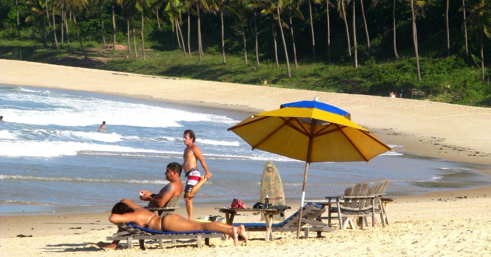 2010 - Turistas na praia de Pipas, que fica em Tibau do Sul (RN)