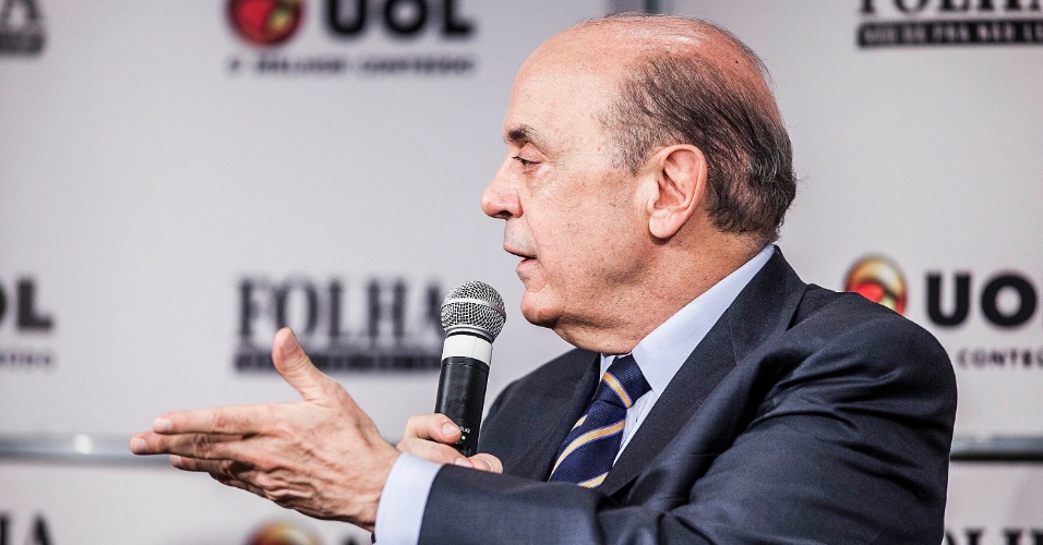 14.set.2012 - O candidato do PSDB à Prefeitura de São Paulo, José Serra, participa da sabatina Folha/UOL. O tucano afirmou que José Dirceu, réu no julgamento do mensalão, é 