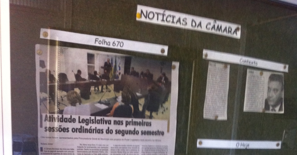 O mural de notícias da Câmara Municipal ignora os escândalos recentes envolvendo vereadores da casa