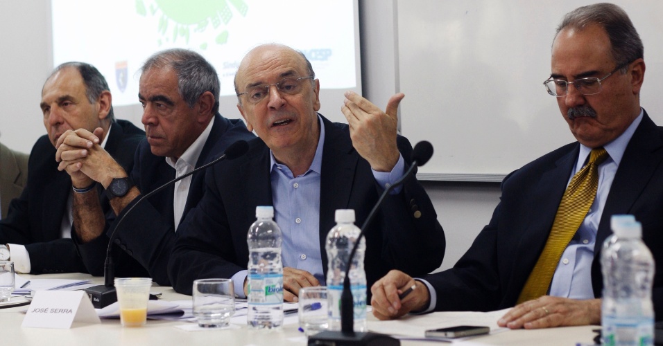 17.set.2012 - José Serra, candidato do PSDB à Prefeitura de São Paulo, participou nesta segunda-feira do ciclo de debates 