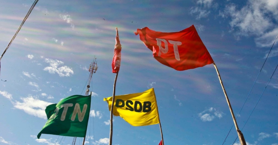 19.set.2012 - Candidato do PT e, vice do PSDB, integram a mesma coligacao em Ilha Grande, no Piauí