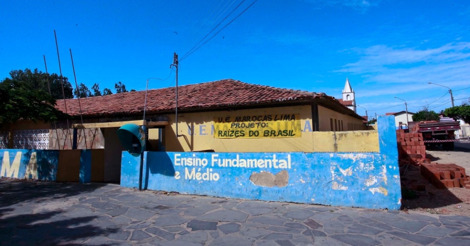 19.set.2012 - Escola Municipal do centro do município de Ilha Grande, no Piauí