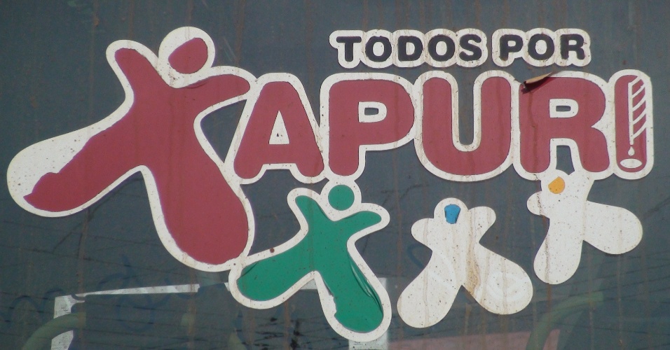 21.set.2012 - Adesivo do slogan da cidade de Xapuri, no Acre