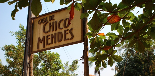 Chico Mendes: veja fotos do líder símbolo da luta pela defesa da Amazônia -  Fotos - UOL Educação