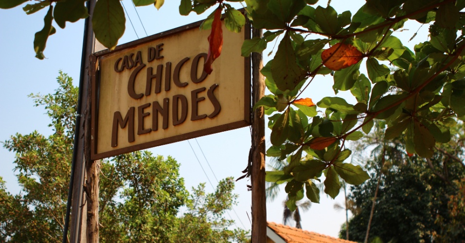 21.set.2012 - Placa indica casa de Chico Mendes em Xapuri, no Acre