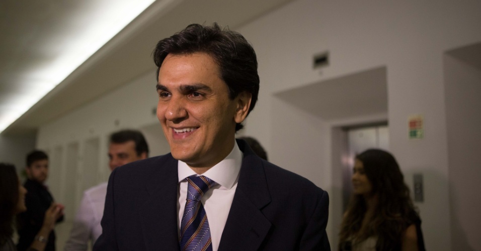 24.set.2012 - O candidato do PMDB à Prefeitura de São Paulo, Gabriel Chalita, chega a TV Gazeta para o debate desta segunda 