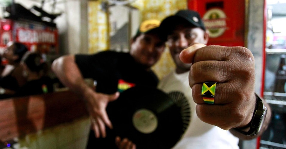 25.set.2012 -  Bar tradicional de reggae no bairro da Liberdade em São Luís, no Maranhão