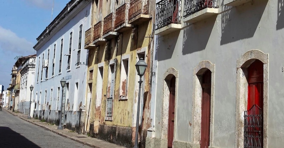 25.set.2012 - Casarões do centro histórico de São Luís, no Maranhão, estão abandonados