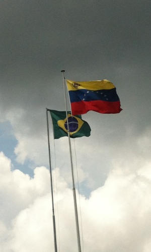 26.set.2012 - Bandeiras dos Brasil e da Venezuela