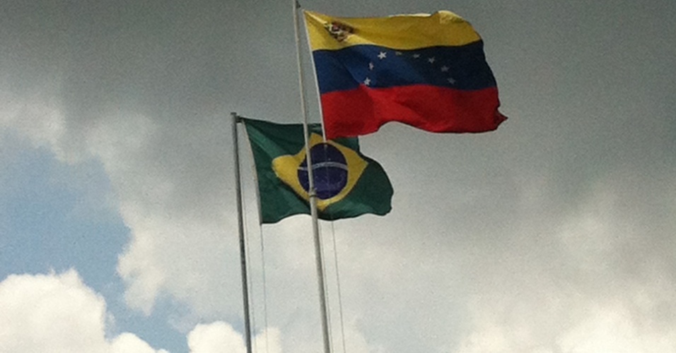 26.set.2012 - Bandeiras dos Brasil e da Venezuela