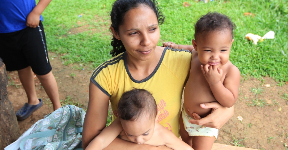 26.set.2012 - Em bairro popular de Santa Elena de Uairen, casal de gêmeos tem pai venezuelano e mãe brasileira