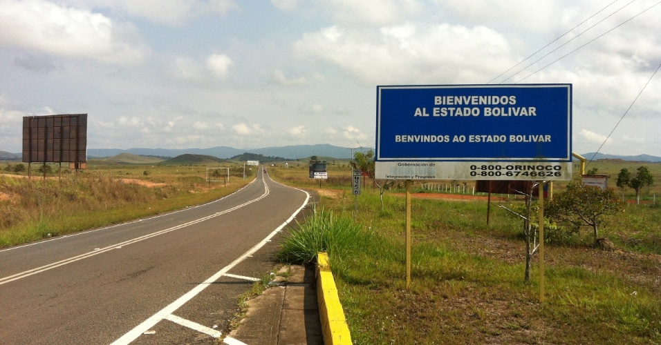 26.set.2012 - Placa indica entrada do Estado de Bolívar, na Venezuela