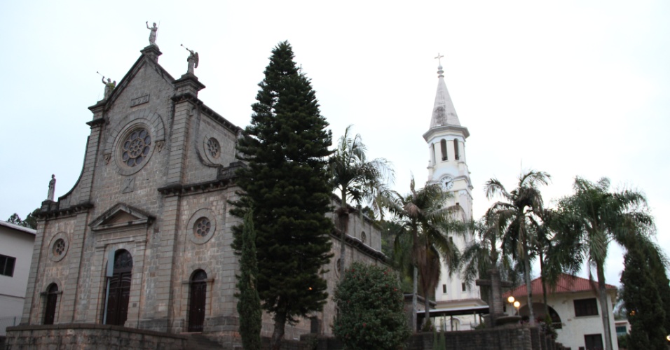 02.out.2012 - Igreja no centro de Nova Brescia, município do qual se emancipou Coqueiro Baixo