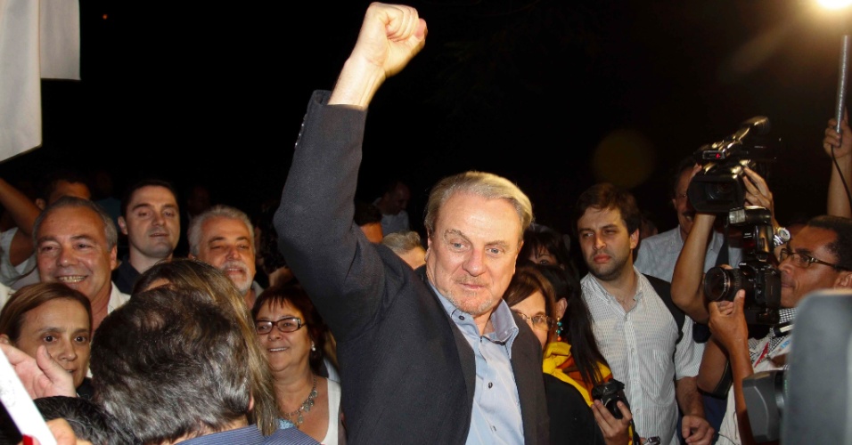 7.out.2012 - Marcio Lacerda (PSB) comemora reeleição para a Prefeitura de Belo Horizonte (MG)