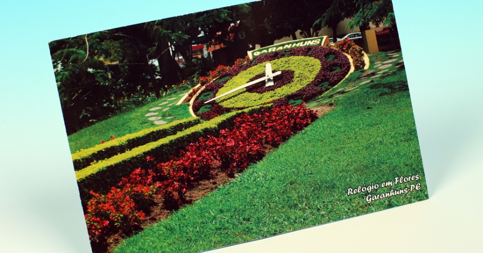 14.out.2012 - Relógio em flores é uma das atrações turísticas de Garanhuns, no interior pernambucano, terra do ex-presidente Lula. Reportagem do 